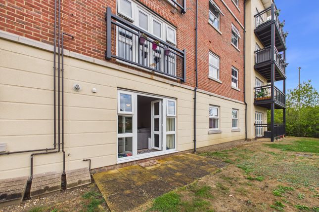 5, Johnson House, Farnborough photo 2