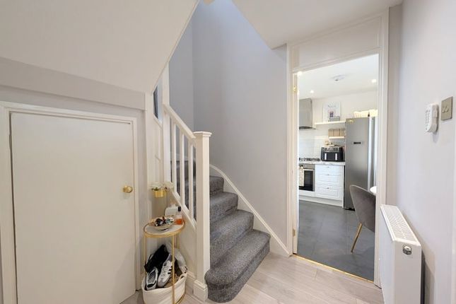 11, Routh Court, Feltham photo 4
