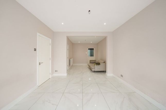 27, Pemdevon Road, Croydon photo 3