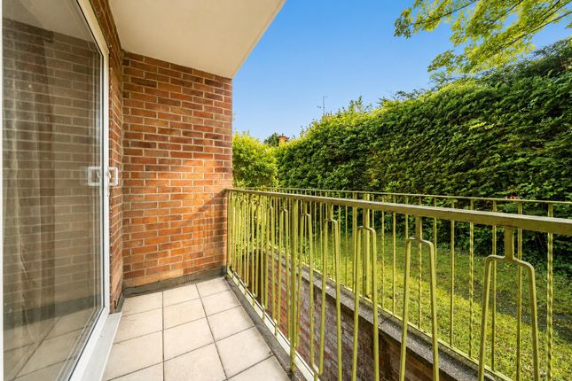 Flat 2, Sycamore Court, 54 Harvey Road, Guildford photo 3
