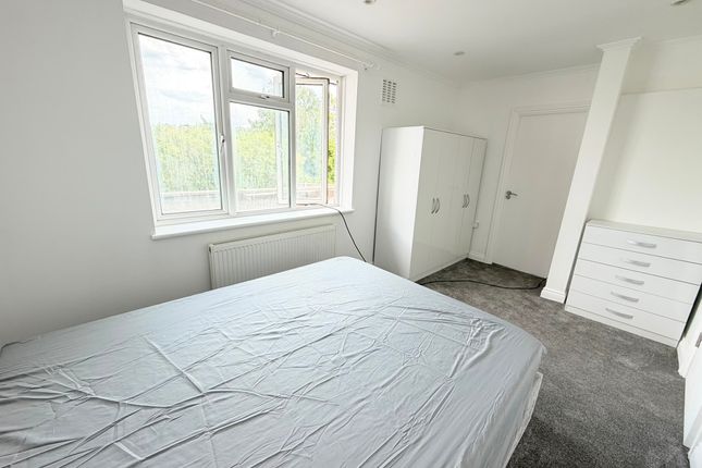 Thorn Close, Northolt photo 5