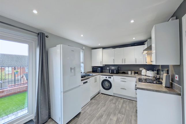 26, Cooke Way, Lydney photo 2