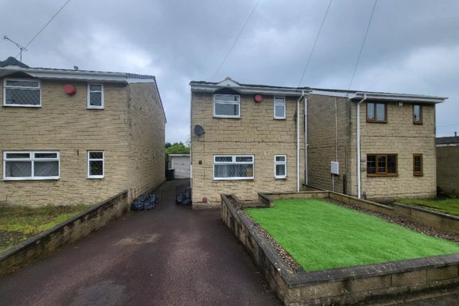 Detached house to rent in Edward Close, Dewsbury