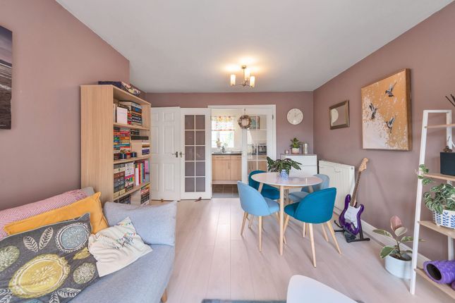 28 Braeburn Walk, Royston photo 3