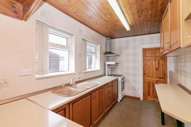 29, Oakfield Road, Barry photo 4