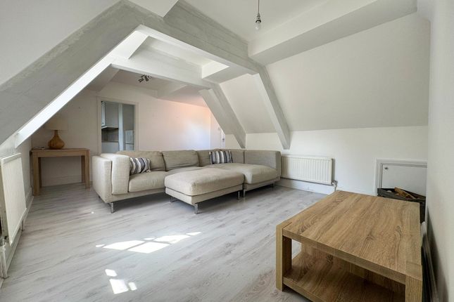 Flat H, The Redwoods, HULL photo 2