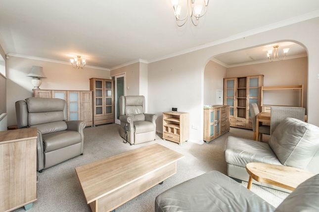 20 Birchen Close, Dronfield photo 2