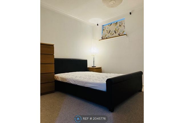 Flat to rent in Lawrence Wharf, London