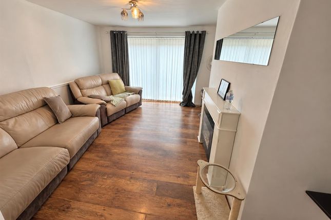 27, York Road, Corby photo 2