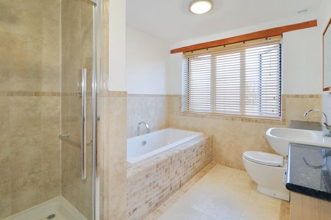 Flat 2  Garden Cottage, Burhill Road, Hersham Village photo 4