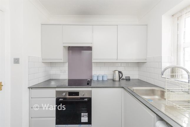 1-bed flat on Brampton Lodge, Brampton Road, Bexleyheath, £230,000