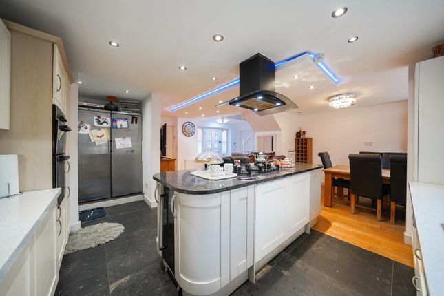70 Barons Close, Leicester photo 3