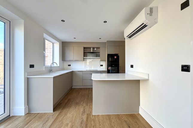 1 Turnbull Close, Faringdon photo 4