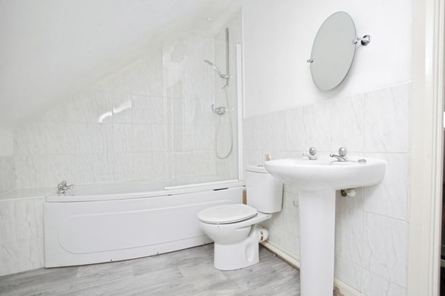 67, Stowe Drive, Warwickshire photo 4