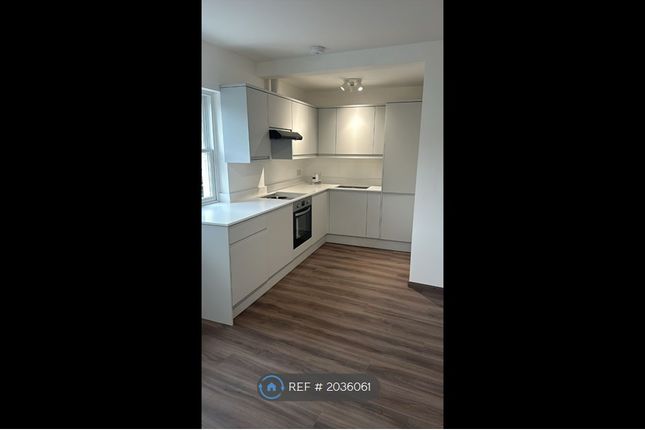 Flat to rent in Easton Street, High Wycombe