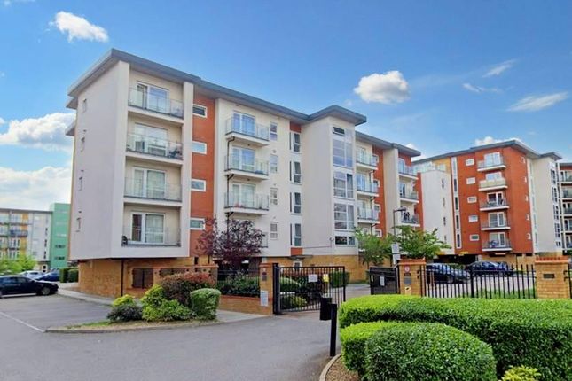 Flat for sale in Clarkson Court, Hatfield