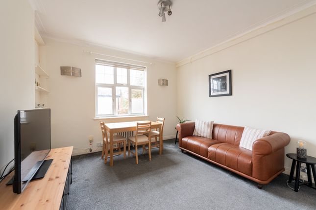 Flat to rent in Gilling Court, Belsize Grove, London