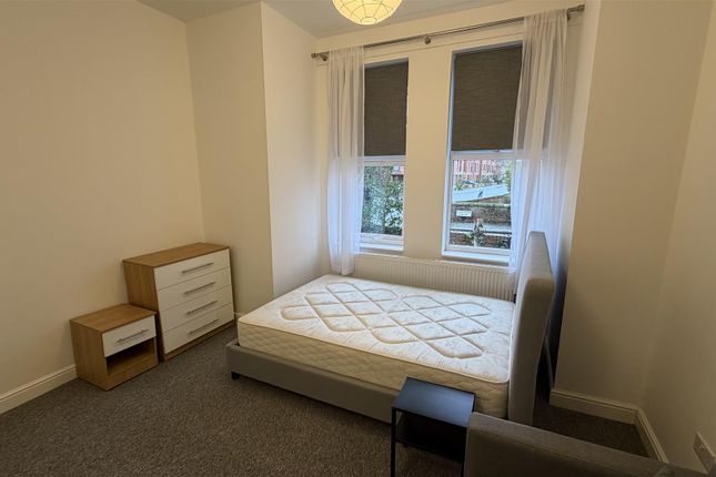 Flat 2, 2-4, Chatham Grove, Manchester photo 2