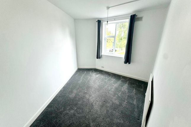 16, Quinton Parade, Coventry photo 5