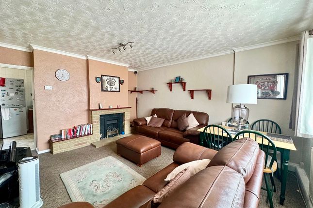 114 Colne Drive, Romford photo 2
