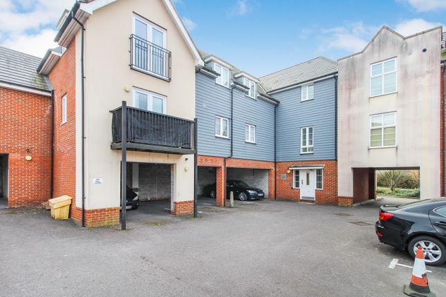 Thumbnail Flat for sale in Castlerigg Way, Maidenbower, Crawley, West Sussex.