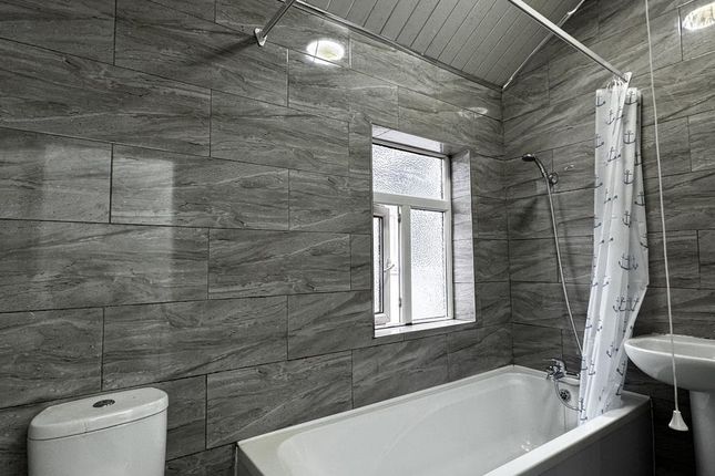 556, Warwick Road, Birmingham photo 5