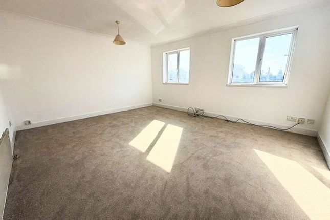 11, Lundy Court, Cippenham photo 2