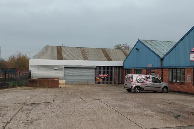 Warehouse to let in Chapel Lane, Wigan