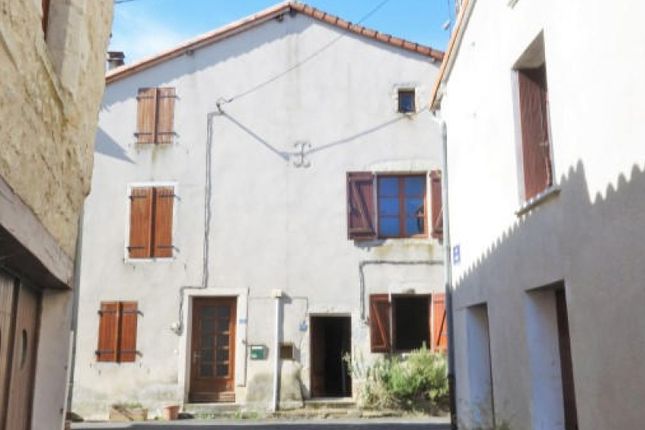Town house for sale in Charroux, Vienne, France - 86250
