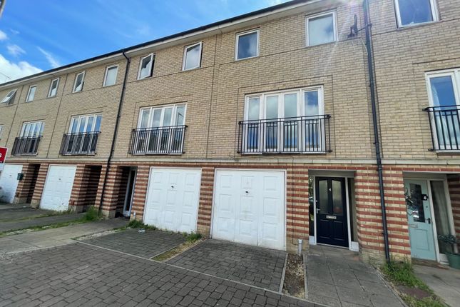 Town house to rent in Harland Street, Ipswich
