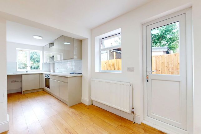 17, Kingston Road, Edmonton photo 4