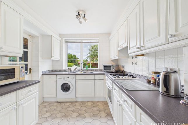 93, Woodhall Lane, Welwyn Garden City photo 4