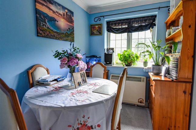 2 Tocknell Court, Box Road, Cam, Dursley photo 4