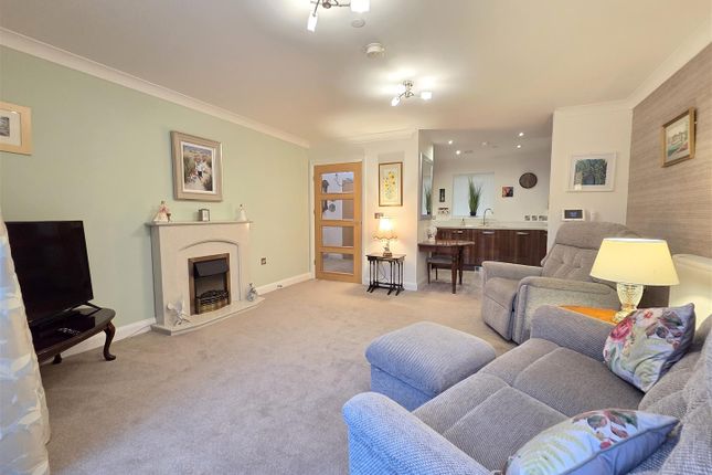 Flat 10, School Gardens, Vernon Road, Stourport-On-Severn photo 4