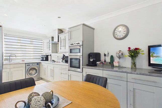 61 Howell Road, Stanford-Le-Hope photo 2