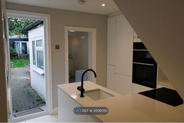 Manor Road, London photo 3