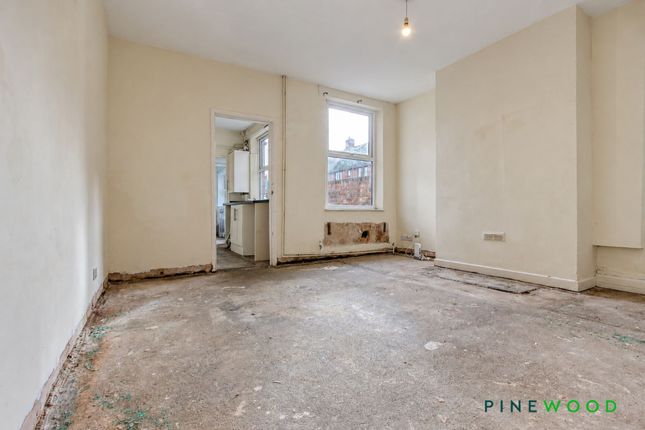 51 Middlecroft Road, Chesterfield photo 4