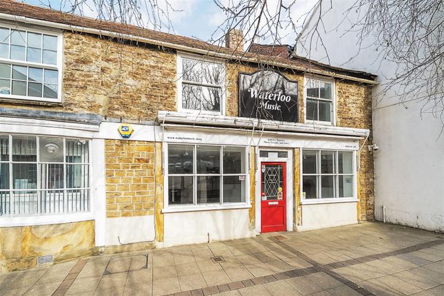 Studio flat on 16, Hendford, Yeovil, £165,000