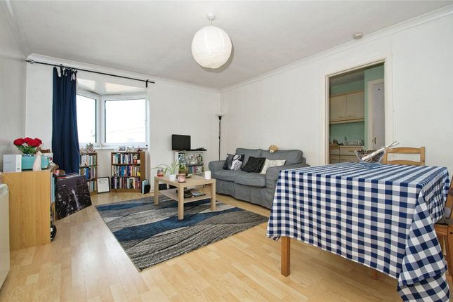 205, Coed Edeyrn, Caerdydd photo 3