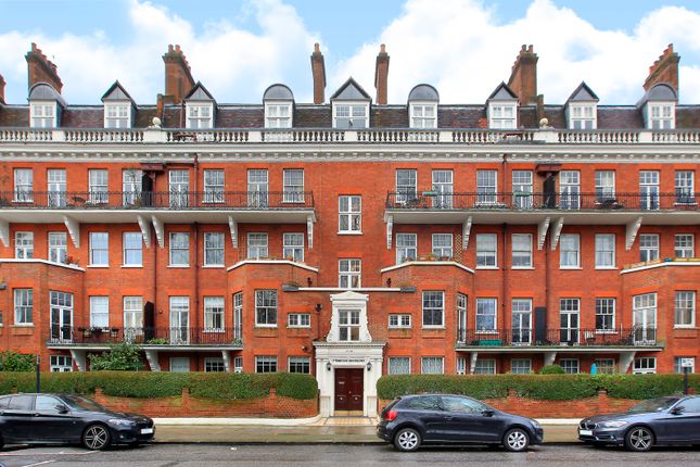 Flat for sale in Primrose Mansions, Prince Of Wales Drive, Battersea, London