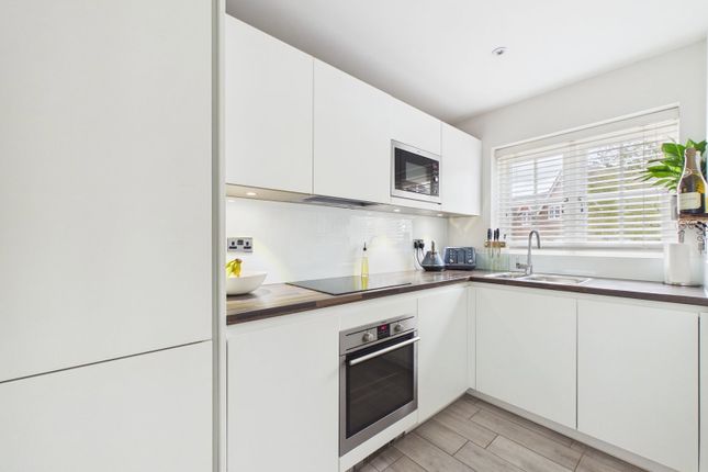 1, Willow Place, Horsham photo 4