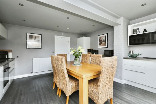 10, Stockwell Avenue, Sheffield photo 4