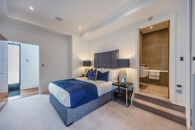 Flat to rent in Palace Wharf Apartments, Rainville Road, London