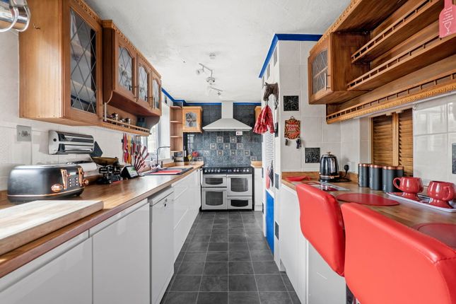34, Suffolk Way, Droitwich photo 3
