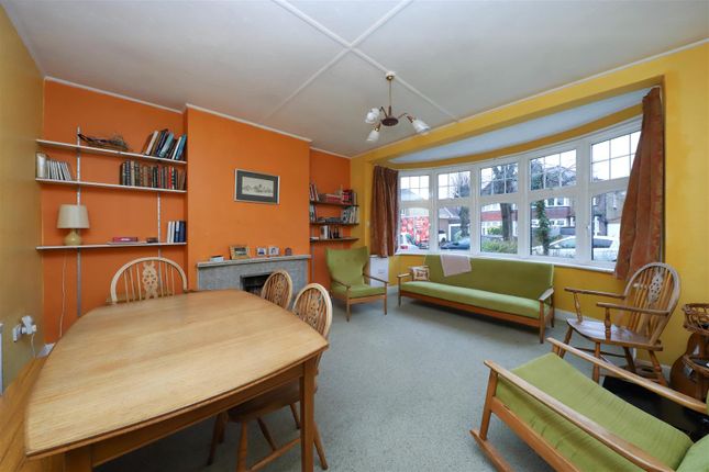 7, Croft Gardens, Ruislip photo 2