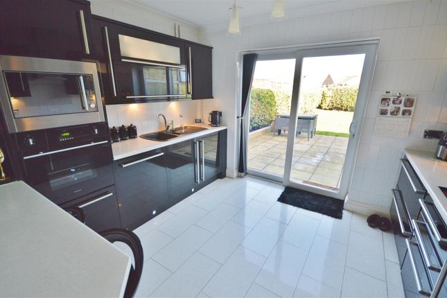 15, Saxstead Drive, Clacton-On-Sea photo 2