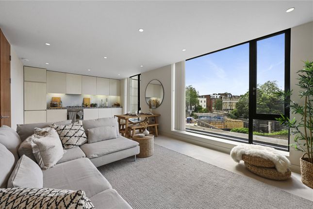 Thumbnail Flat to rent in Oval Road, Primrose Hill, London