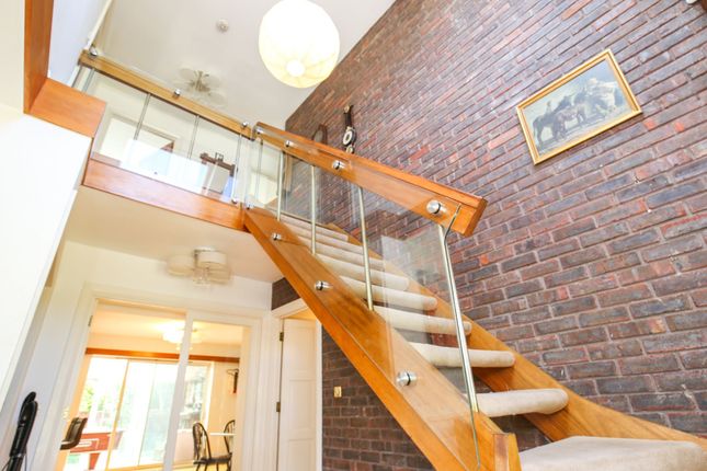 25 Freeman Way, Hornchurch photo 4