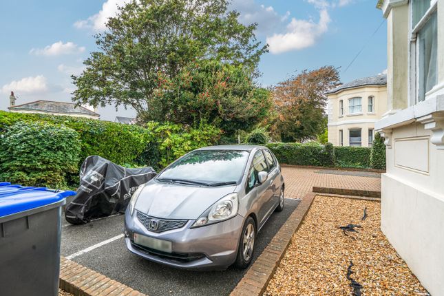 Farncombe Road, West Sussex photo 3