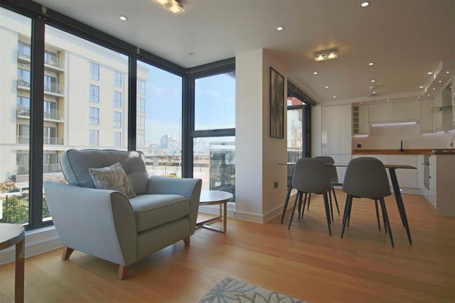 Flat to rent in 1 Pier View Apartments, Clarendon Road, Southsea